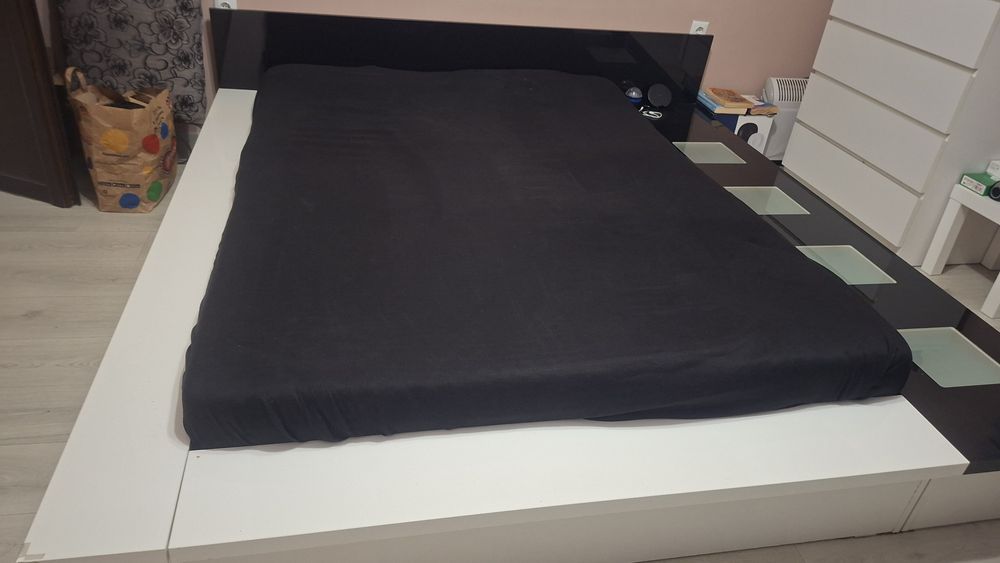 Продавам спалня с матрак