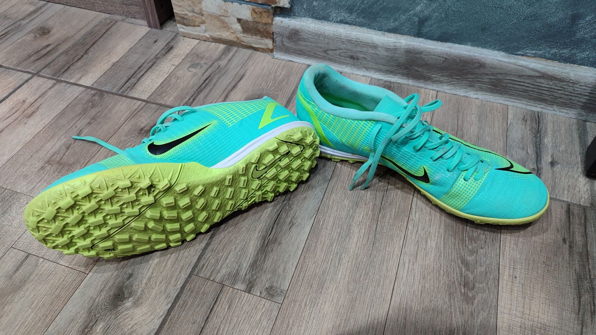 Маратонки Nike номер 40,5