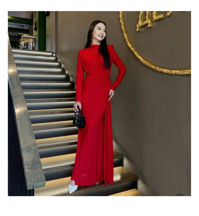 Платье 5000тг красный бу