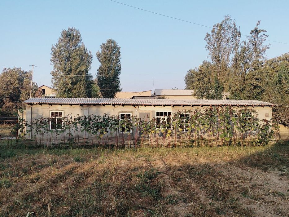 Uy sotiladi 4sotok 4xona