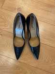 Pantofi stiletto aproape noi