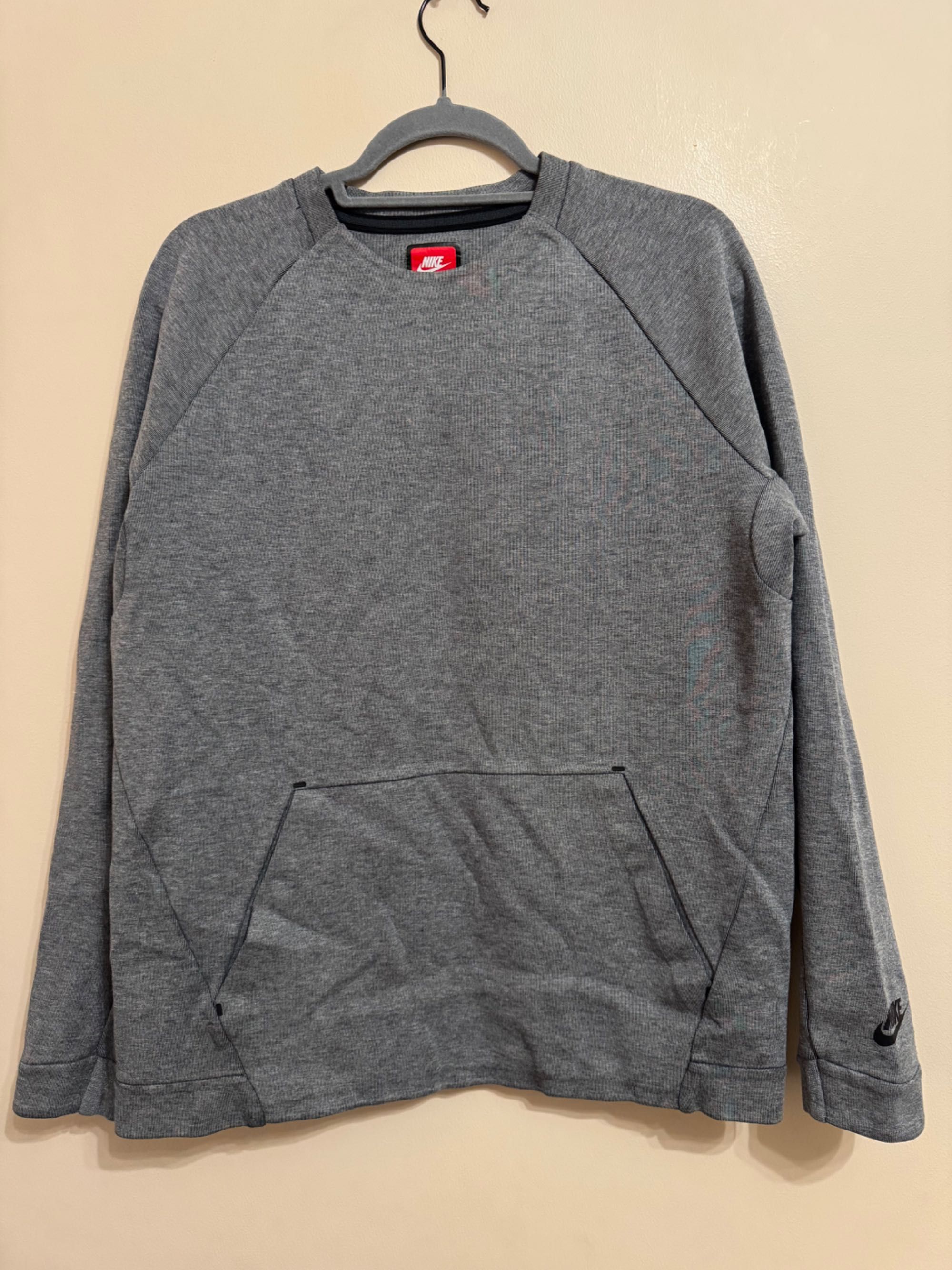 Долнище и блуза Nike Tech Fleece.