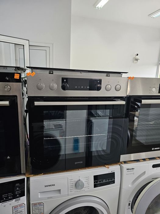 Фурна за вграждане с керамичен плот