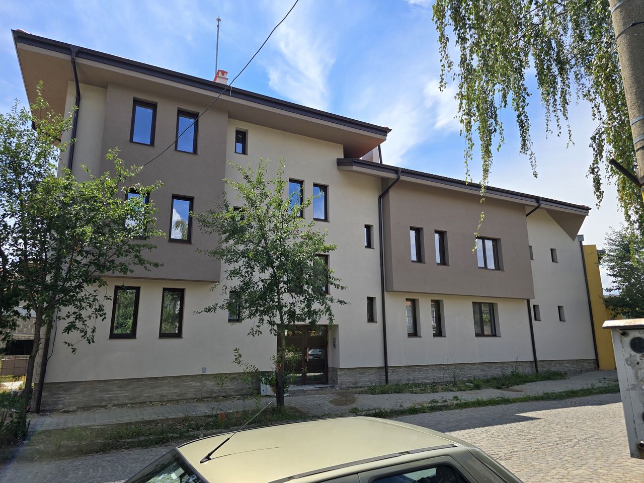 Продава се Двустаен апартамент в Казанлък - 70 кв.м за 1020 €/кв.м - Снимка #1
