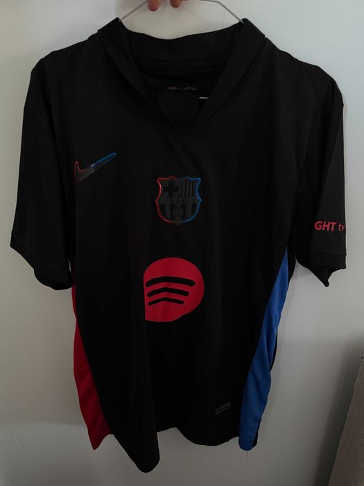 Kit Yamal Barcelona fotbal away