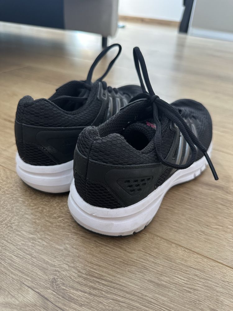 Adidas спортни маратонки за бягане, размер 37 1/3