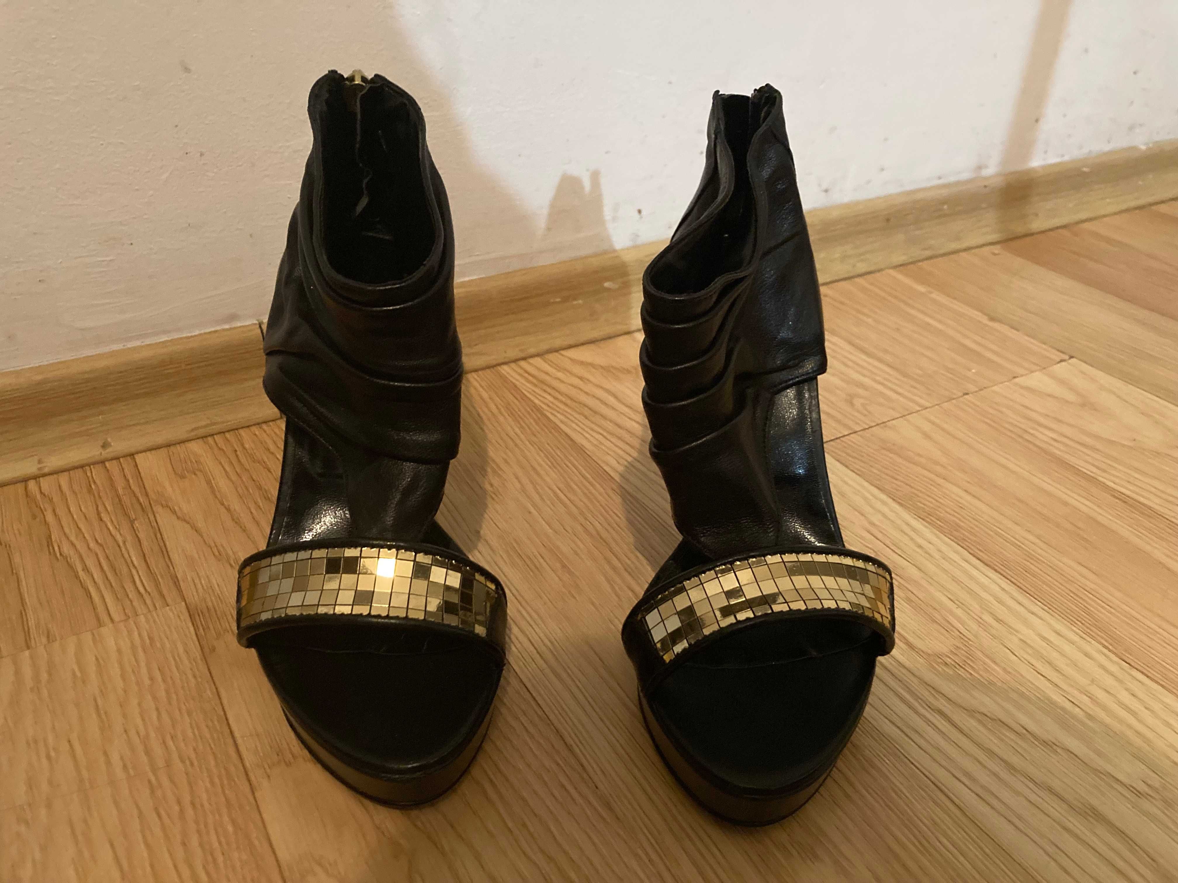 Италиански официални сандали