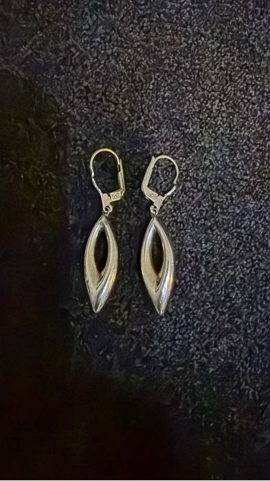 Продаются золотые сережки из желтого золота