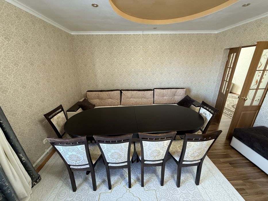 Продам стол + стулья 8 шт