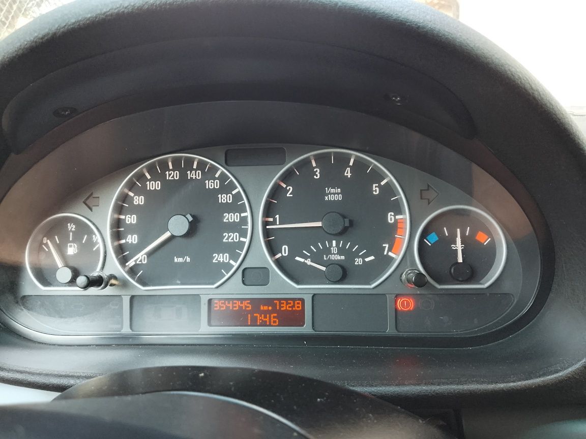 Продавам BMW 318 i