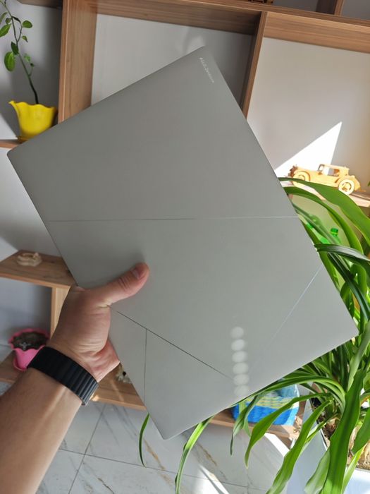 Asus Zenbook s16 1T/32GB Oled 2025