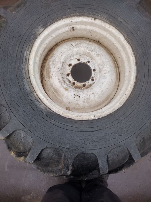 Vând 2 buc.cauciucuri 18,4/15/26