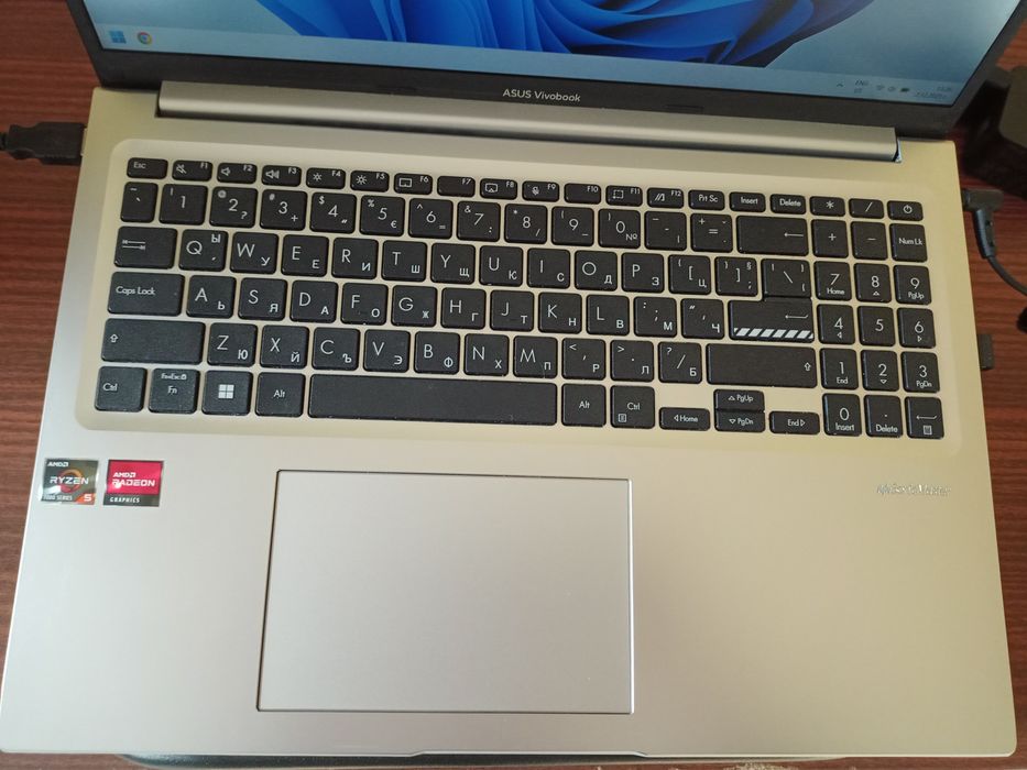 лаптоп Asus Vivobook