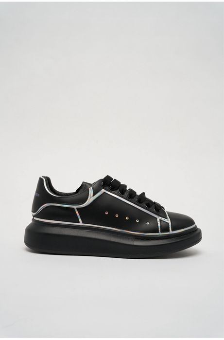 Vand adidasi Alexander McQueen