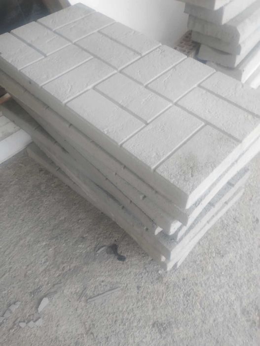 Plăci și stâlp beton pentru gard