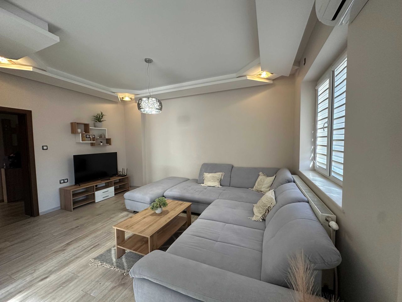 Дава се под наем Тристаен апартамент в Стара Загора, Център - 90 кв.м за 510 € - Снимка #6