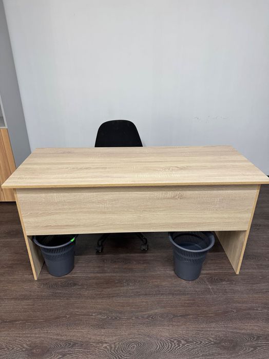 Продам стол офисный