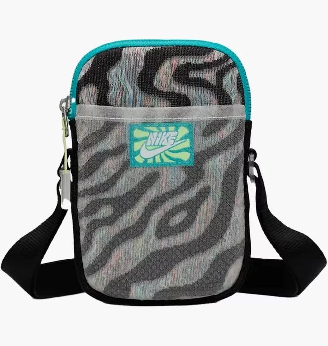 Малка чантичка Nike Adults Unisex Heritage Crossbody Bag FN4251 010