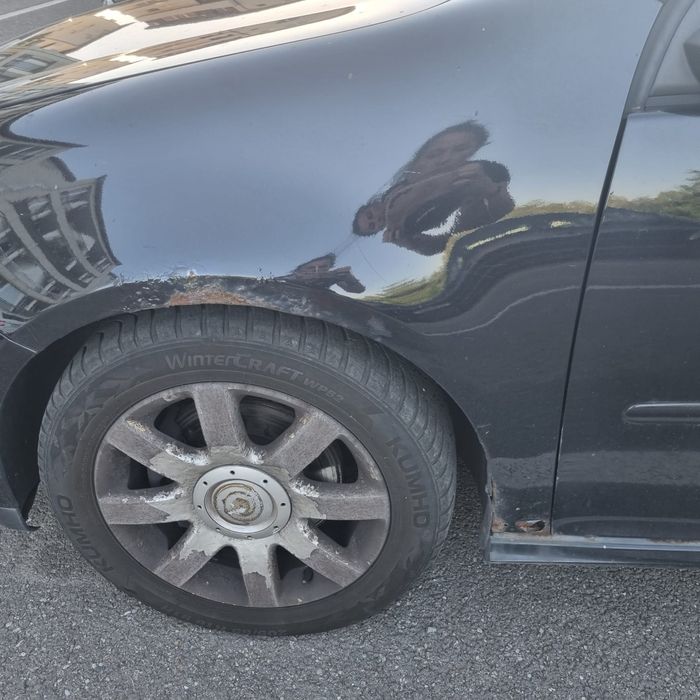 Vând 2 golfuri 5,pachet gti bkd, celălalt benzinar 1.4