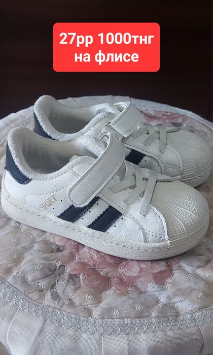 Кроссовки, чешки на девочку