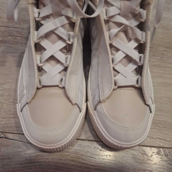 Спортни обувки Nike и Guess /90лв Nike и 80лв Guess/