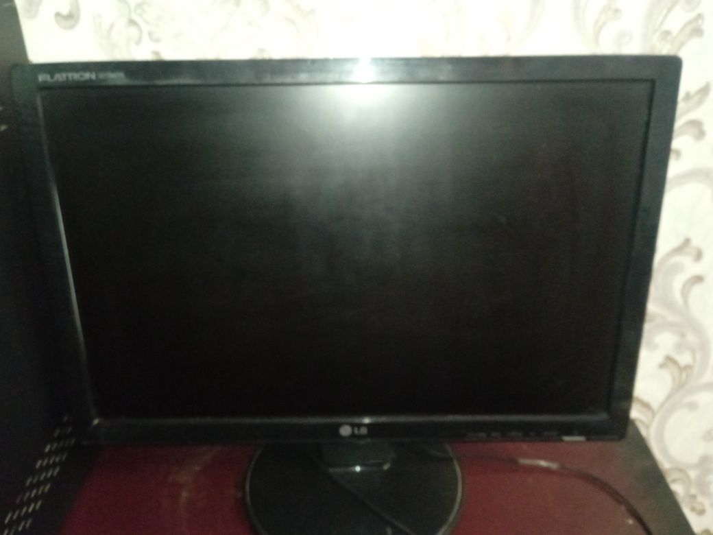 Kompyuter komplekt.
