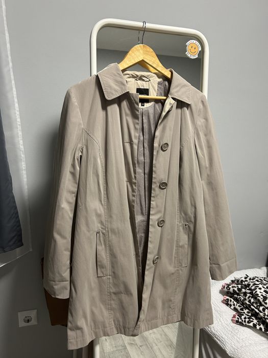 pardesiu, stare ca in poza, ca si nou in afara de cusatura la subrat