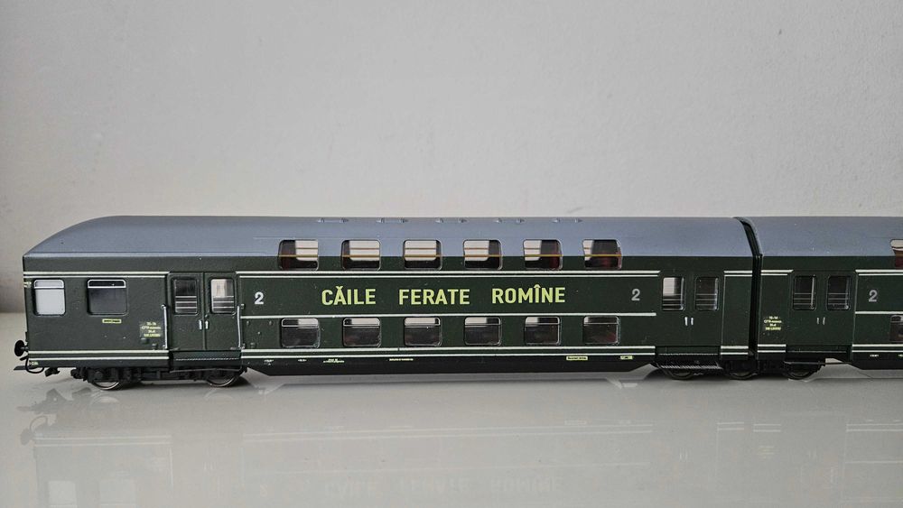 Rama vagoane CFR etajate, H0, Rivarossi - CAILE FERATE ROMINE, H0