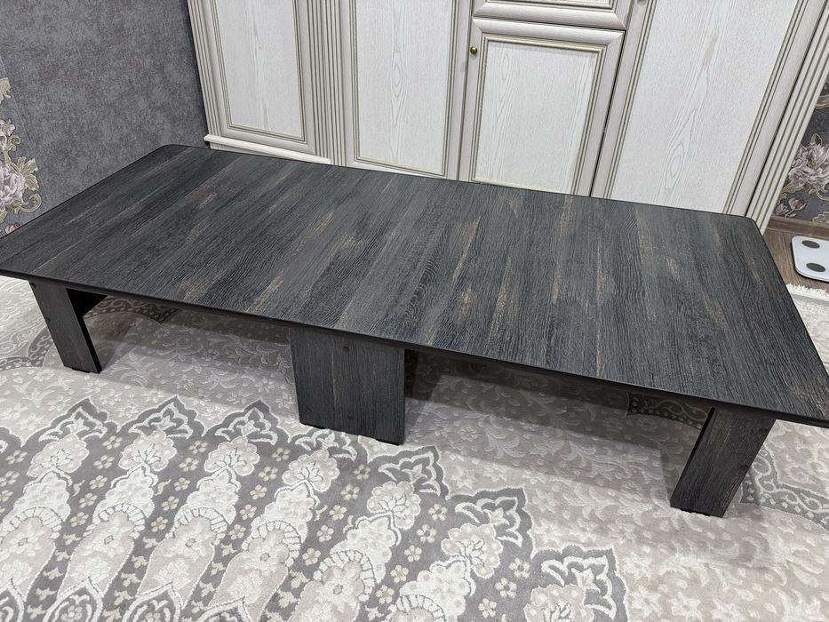 Продам стол длина 180см, ширина 80см, высота 32 см