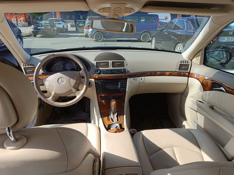 Proprietar, vând Mercedes Benz E-Class