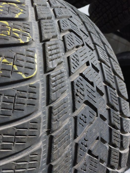 o anvelopa doua trei iarna 285 40 20 pirelli scorpion winter bmw
