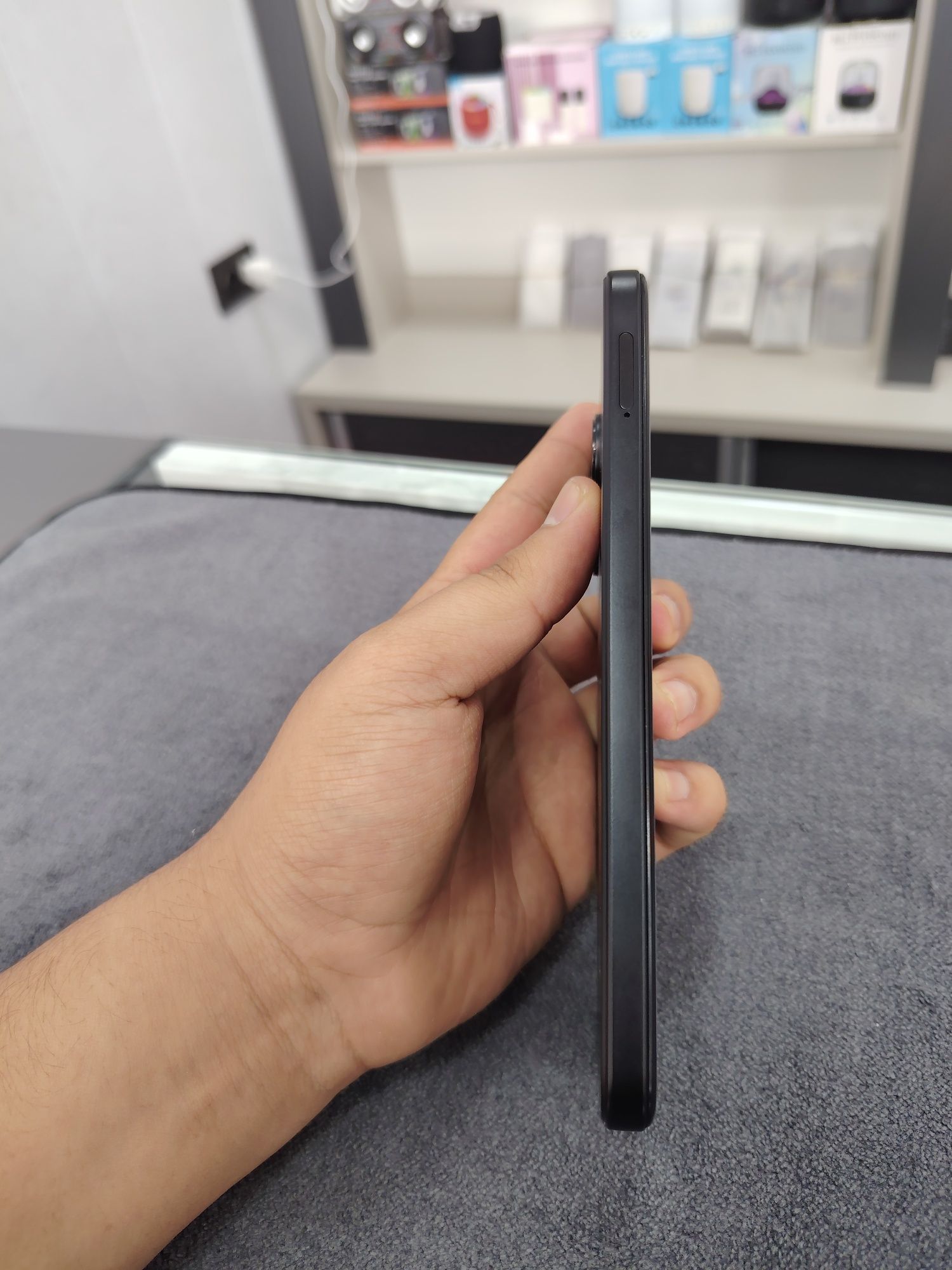 Ajib telefoni kafolati bilan