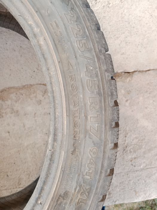 Зимние шины 3шт 225/45 R17