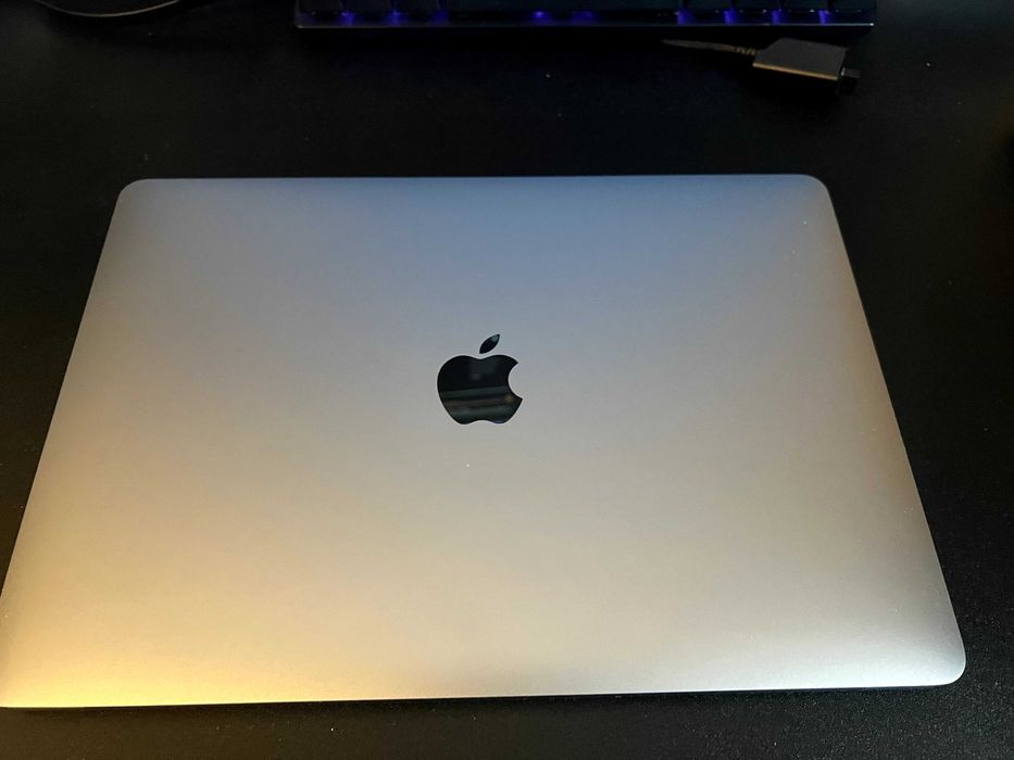 MacBook Pro M2 2022, 13” 8gb ram