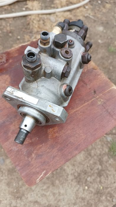 Vând pompa injecție rotativa.