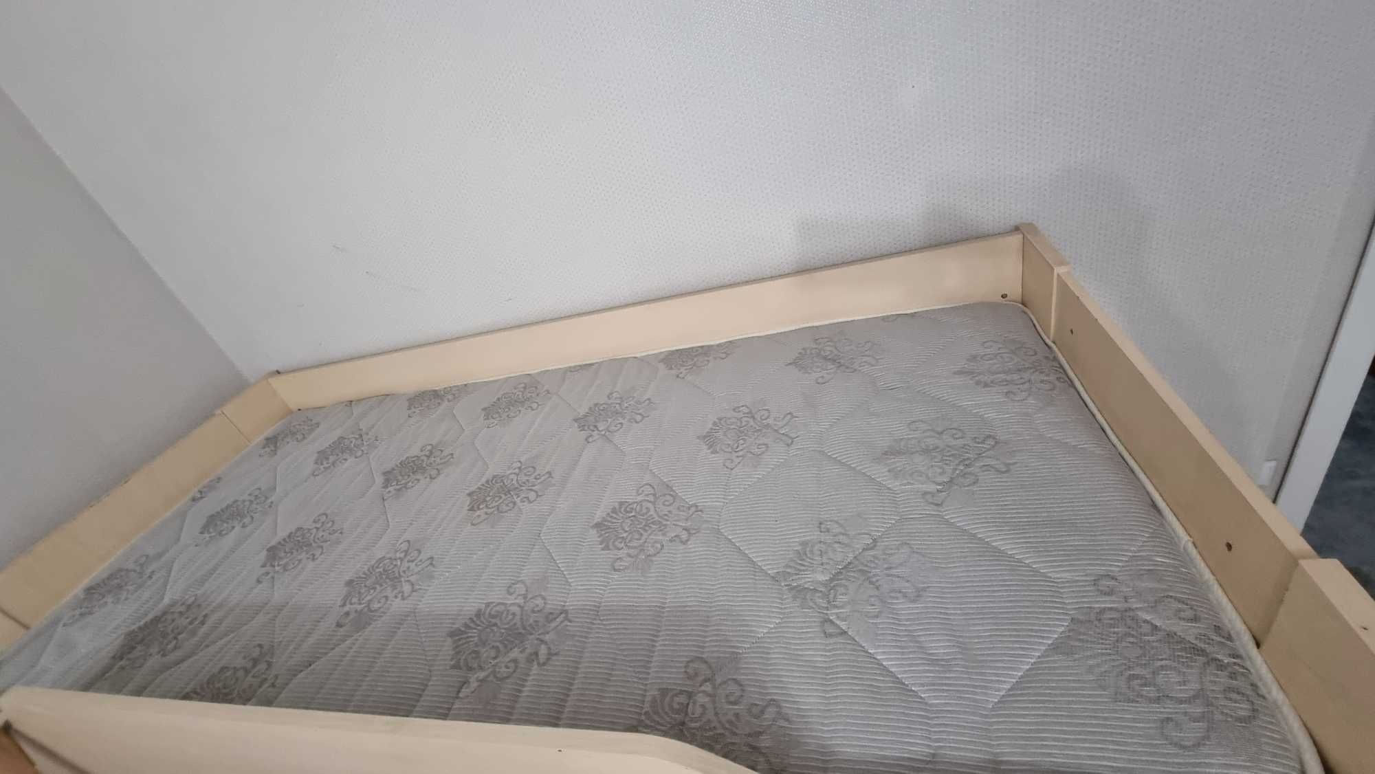 Продам кровать-диван раскладной. Три спальных места