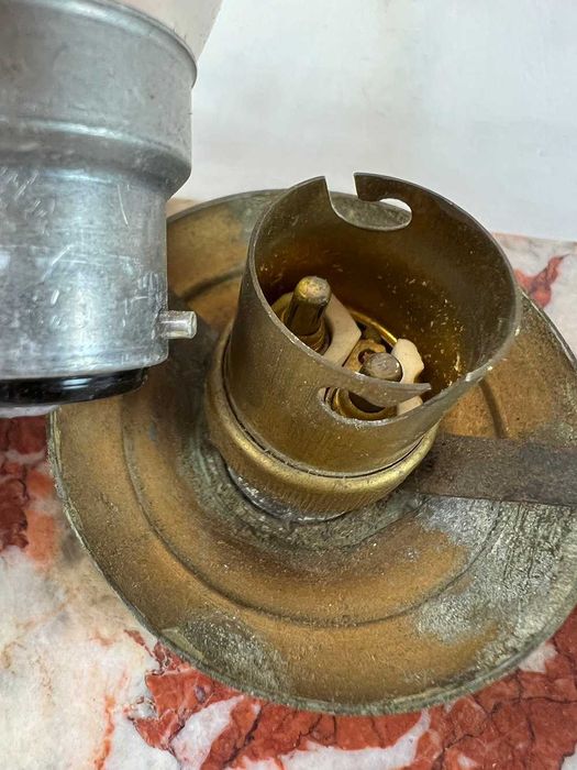 Lampa Art Deco cu caine pe placa de marmura