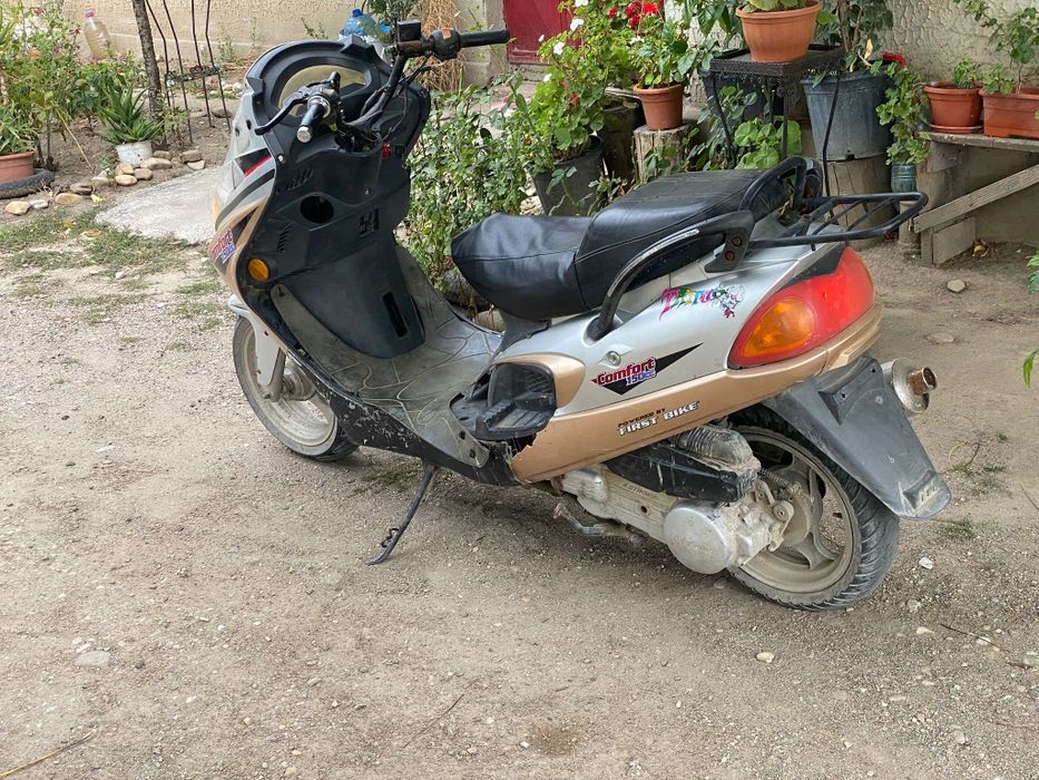 Vând scuter 150 cc