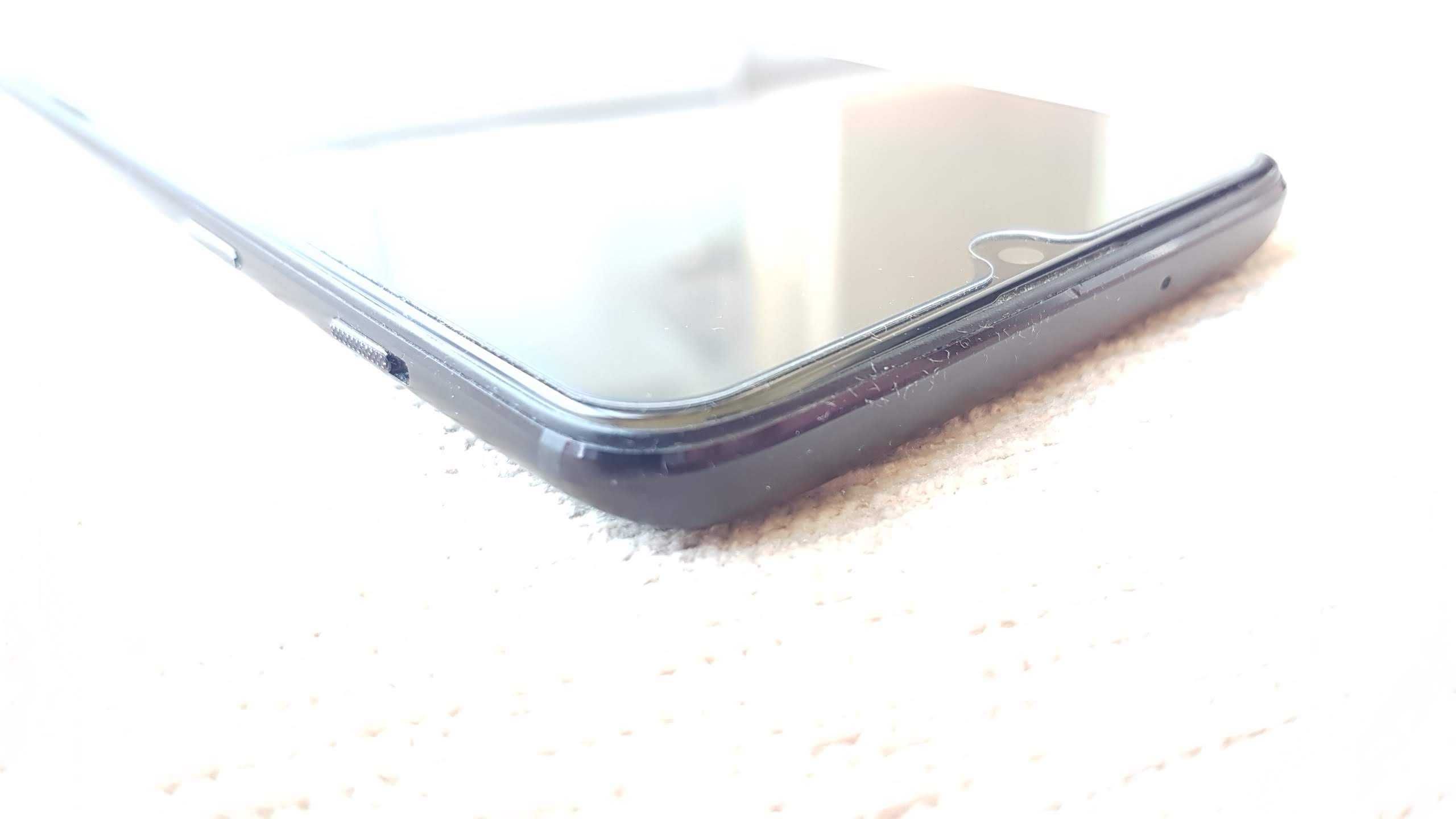 Телефон OnePlus 6T (8GB / 128GB)