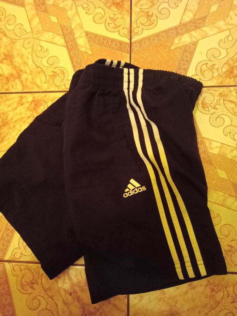 Pantaloni scurti marca Adidas