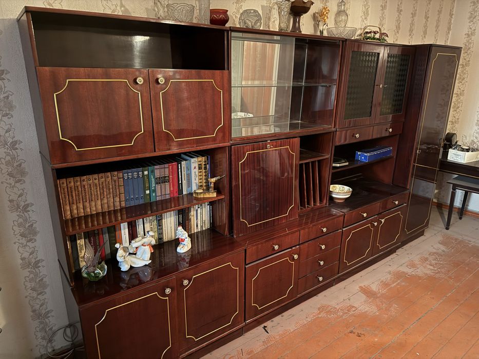 Продам стенку румынскую периода СССР