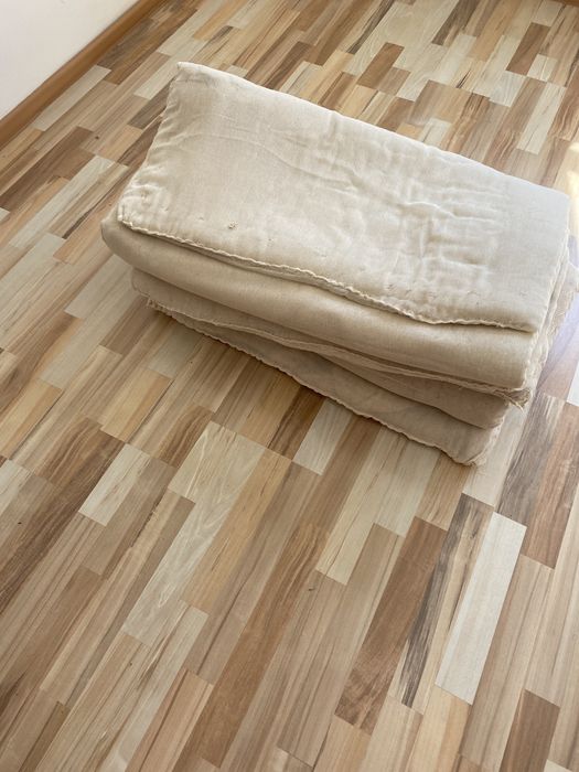 Көрпе . Төсек көрпе . Сатылады. Размері стандарт .