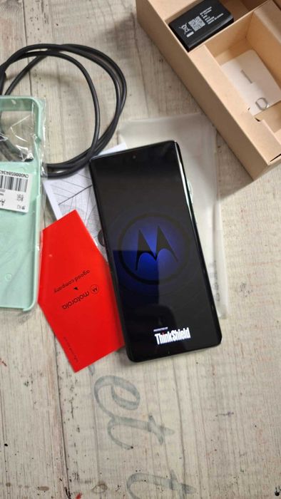Смартфон Motorola Edge 40 Neo, 256GB, 12GB RAM, 5G