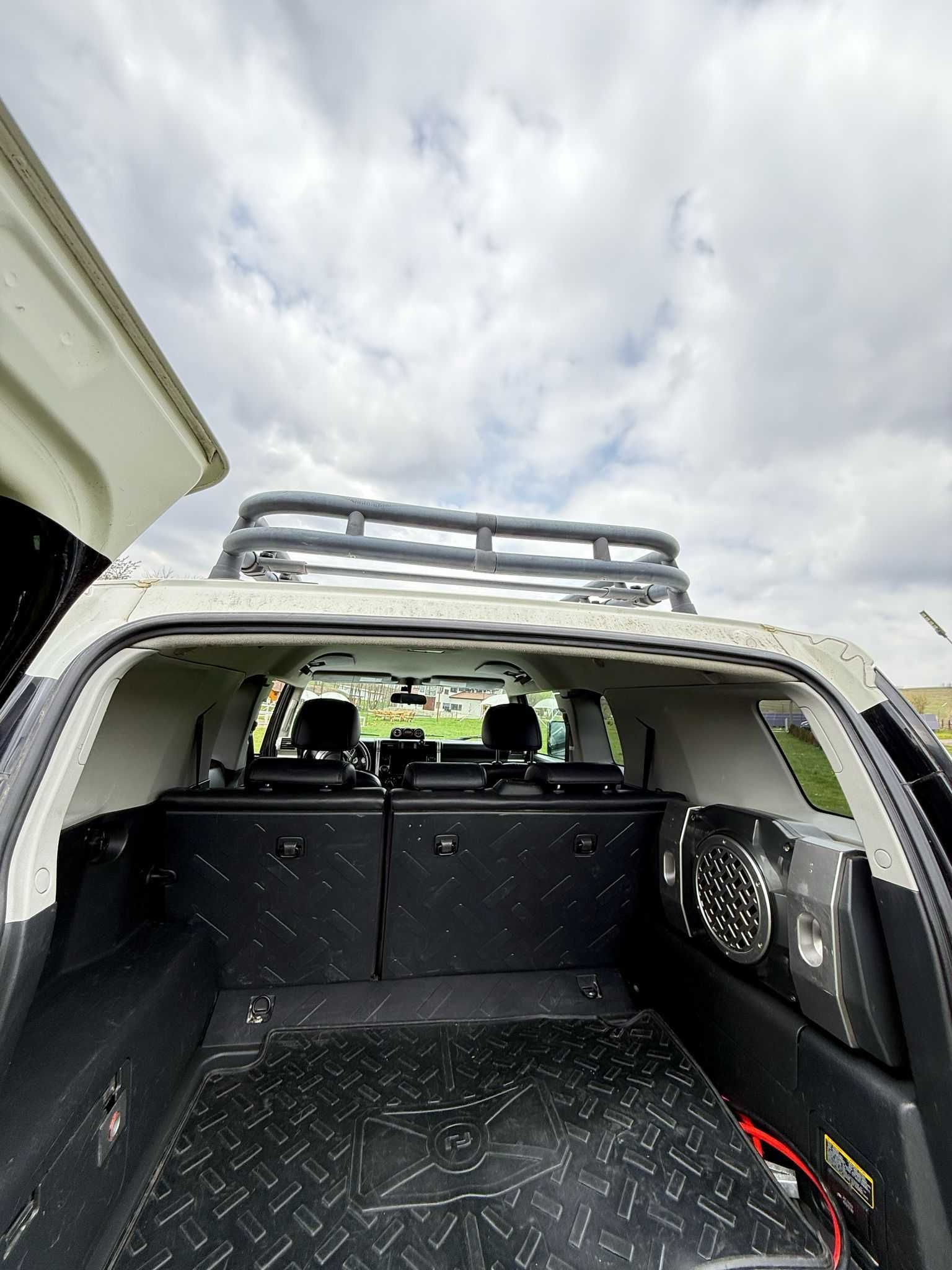 Toyota FJ la vânzare - pregătit de aventura!