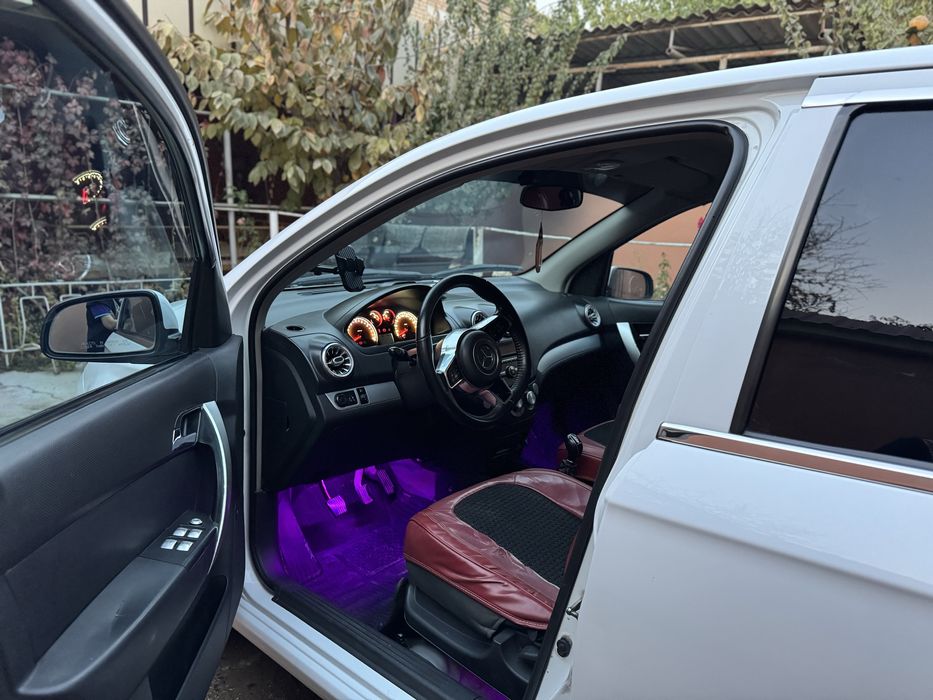 Nexia 3 2017 yil sotiladi srochno holati zor, narcini yana kelishamiz