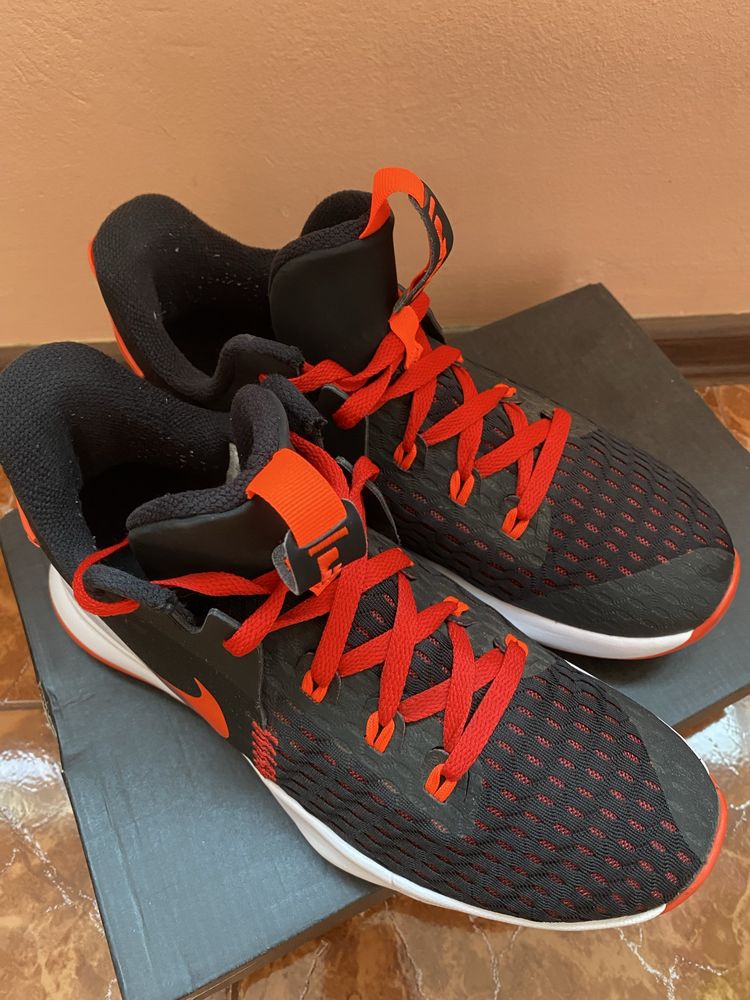 Маратонки Nike Lebron Witness 5