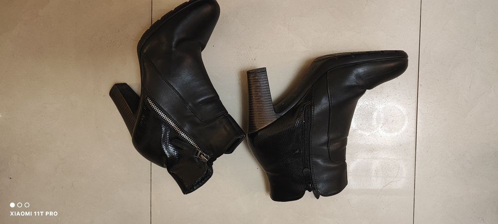 Reducere! Ghete/ Cizme mărimea 38