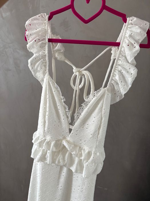 Бяла дълга лятна рокля