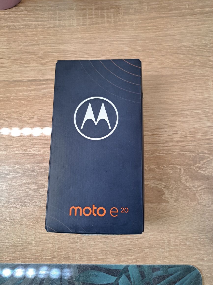 Моторола moto e20