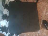 Vând PlayStation 4